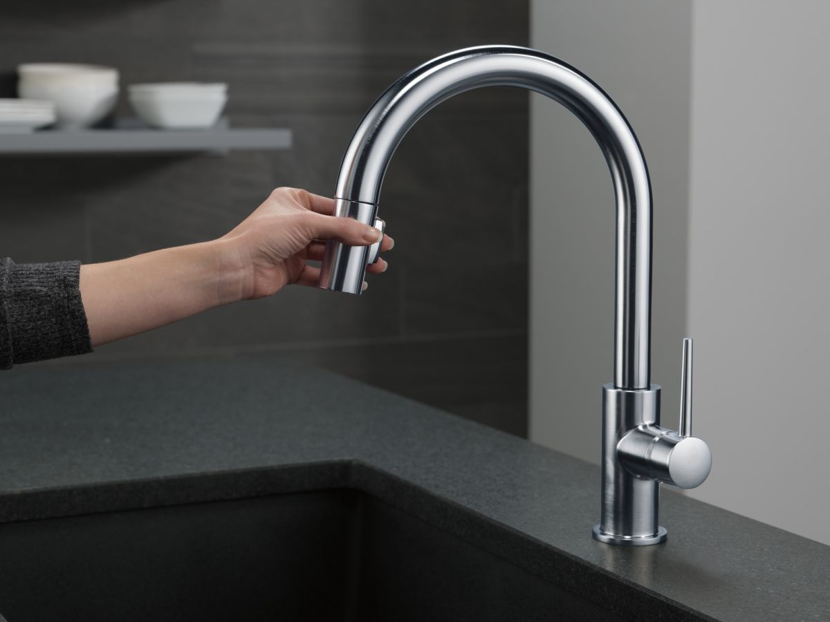 DELTA Trinsic Single Handle Pull-Down Kitchen Limited Swivel — Arctic Stainless