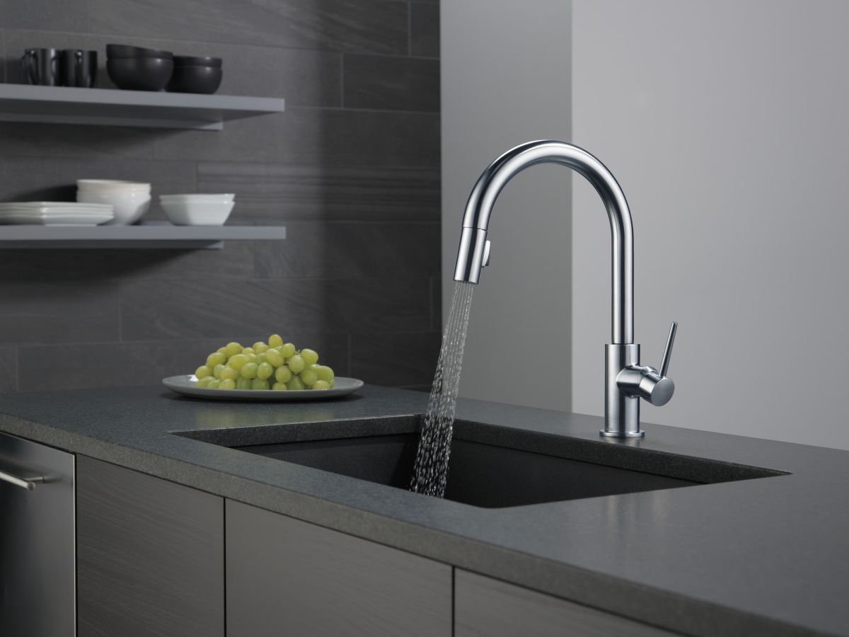 DELTA Trinsic Single Handle Pull-Down Kitchen Limited Swivel — Arctic Stainless