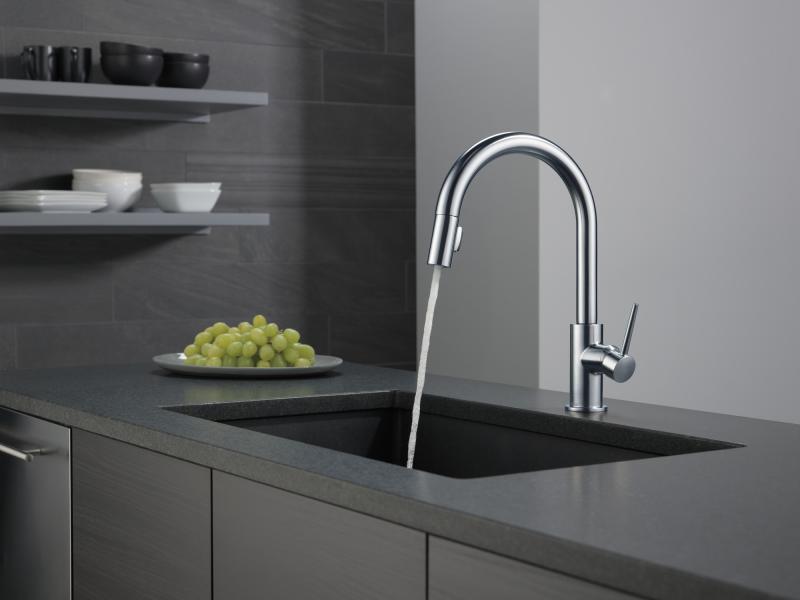 DELTA Trinsic Single Handle Pull-Down Kitchen Limited Swivel — Arctic Stainless