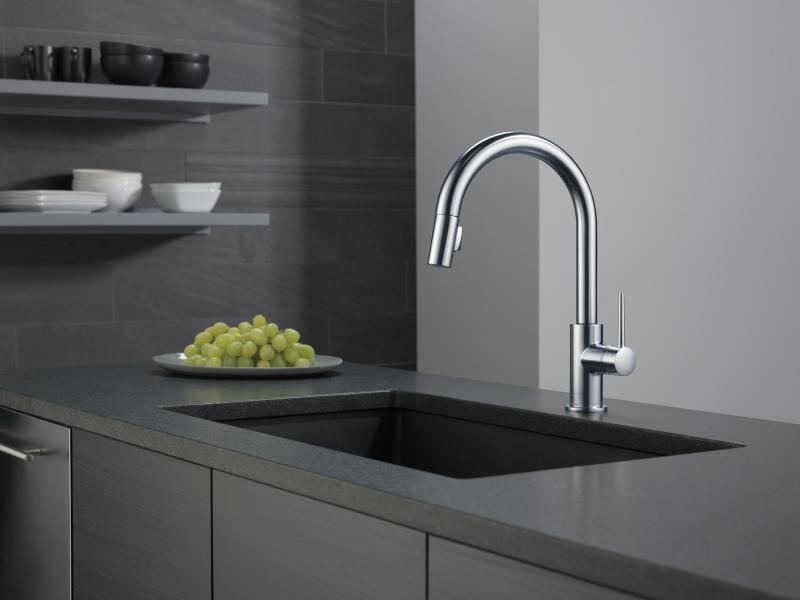 DELTA Trinsic Single Handle Pull-Down Kitchen Limited Swivel — Arctic Stainless