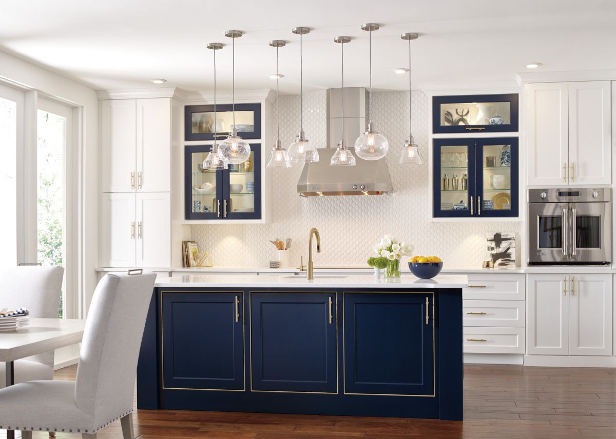 DELTA Trinsic Single Handle Pull-Down Kitchen Faucet — Champagne Bronze