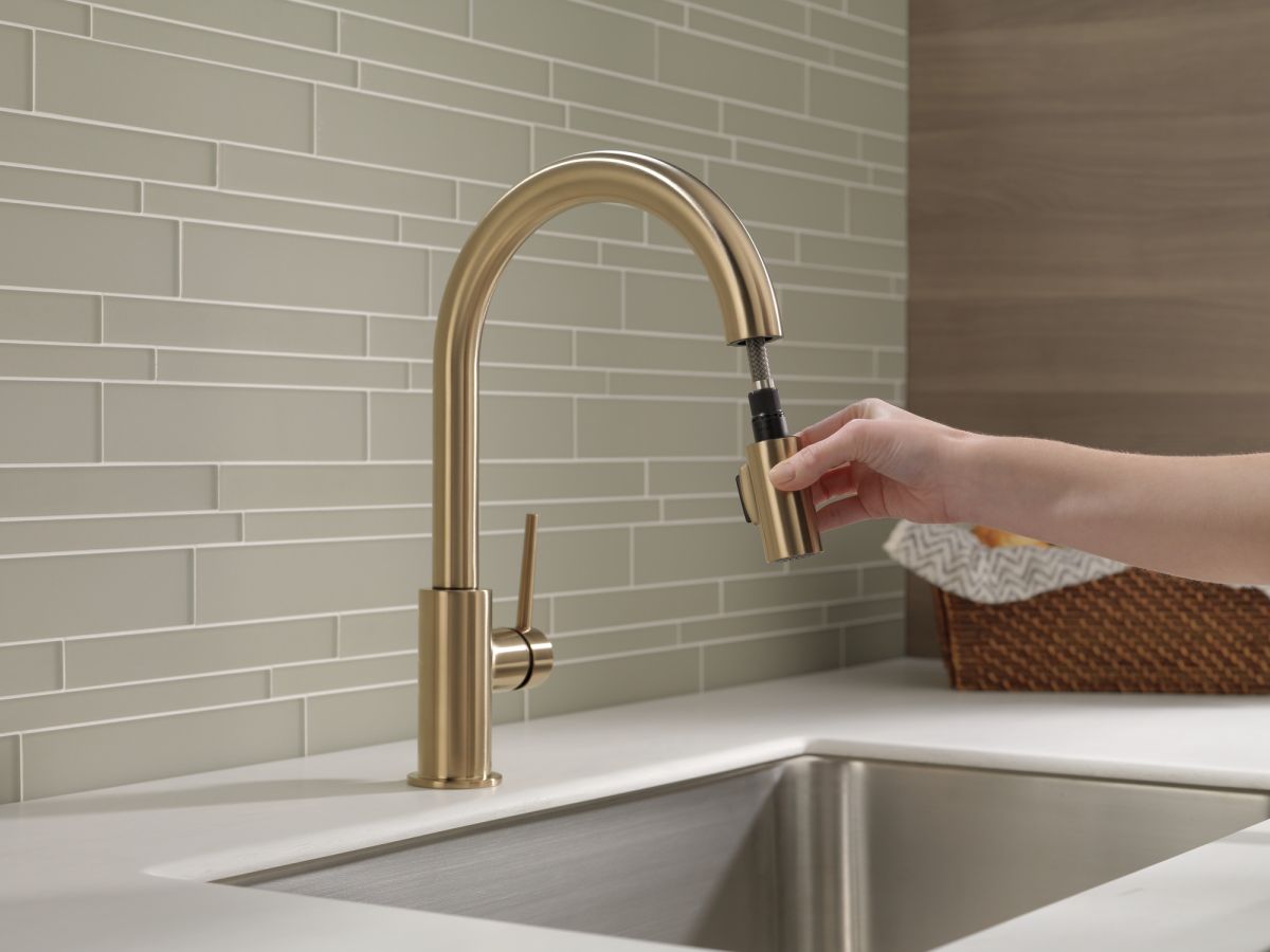 DELTA Trinsic Single Handle Pull-Down Kitchen Faucet — Champagne Bronze