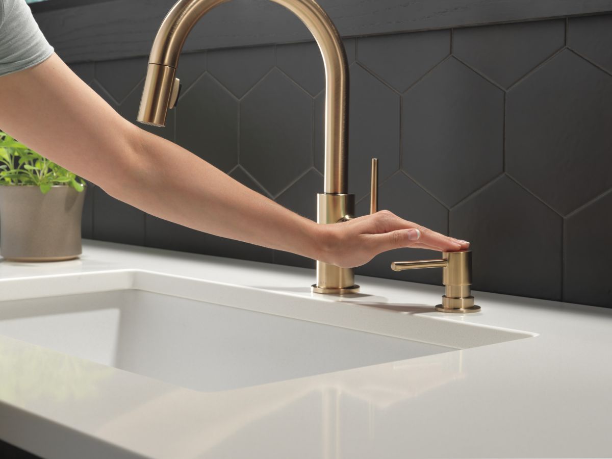 DELTA Trinsic Single Handle Pull-Down Kitchen Faucet — Champagne Bronze
