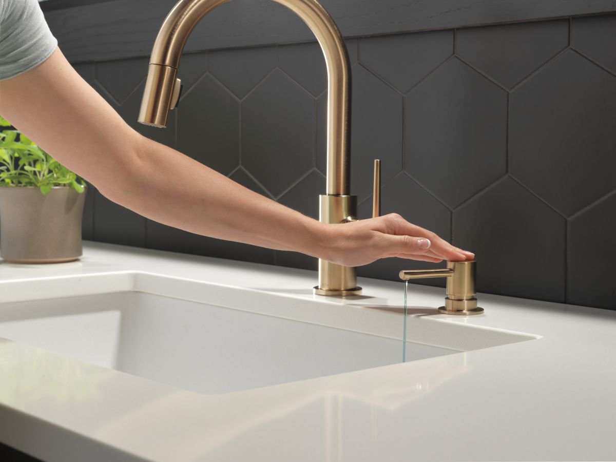 DELTA Trinsic Single Handle Pull-Down Kitchen Faucet — Champagne Bronze