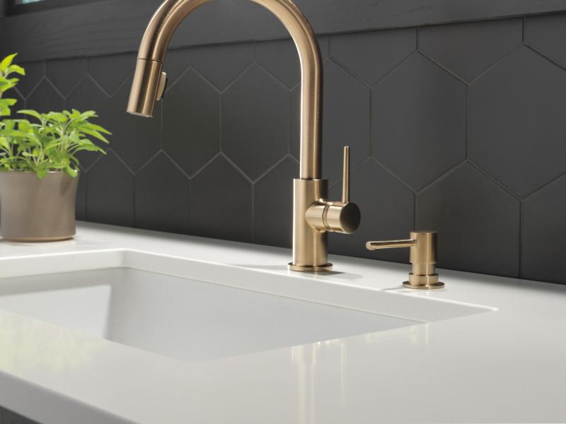 DELTA Trinsic Single Handle Pull-Down Kitchen Faucet — Champagne Bronze