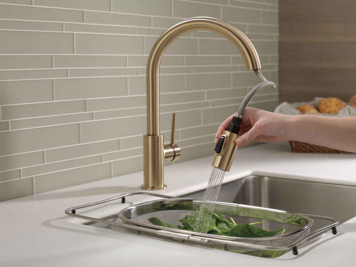 DELTA Trinsic Single Handle Pull-Down Kitchen Limited Swivel — Champagne Bronze