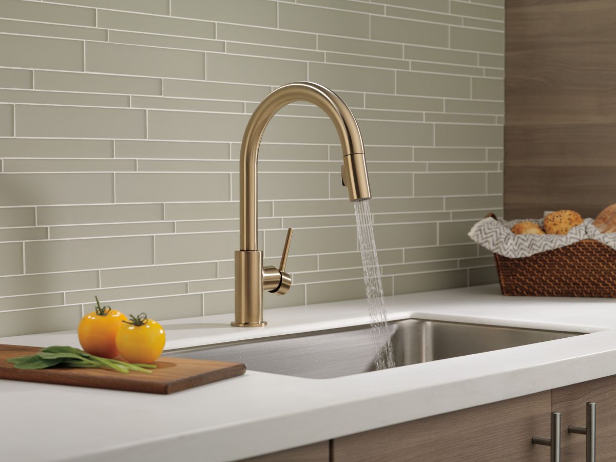 DELTA Trinsic Single Handle Pull-Down Kitchen Limited Swivel — Champagne Bronze