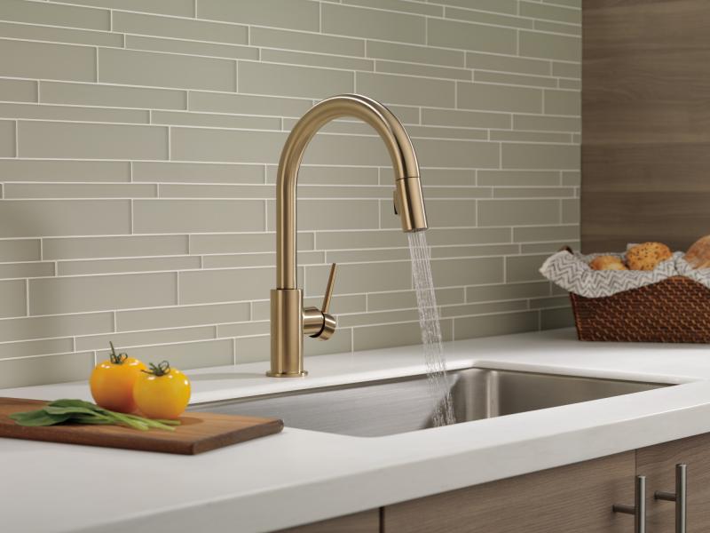 DELTA Trinsic Single Handle Pull-Down Kitchen Limited Swivel — Champagne Bronze
