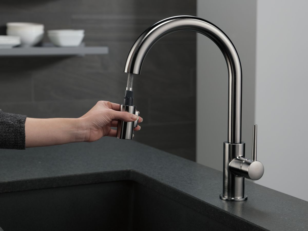 DELTA Trinsic Single Handle Pull-Down Kitchen Faucet — Black Stainless
