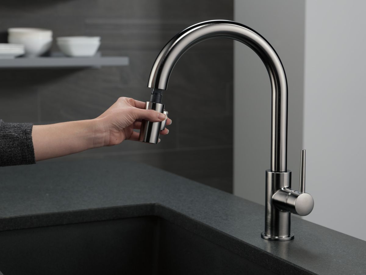 DELTA Trinsic Single Handle Pull-Down Kitchen Faucet — Black Stainless