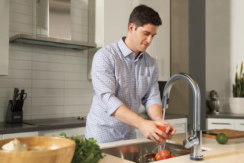 DELTA Trinsic Single Handle Pull-Down Kitchen Faucet with Touch2O Technology — Arctic Stainless