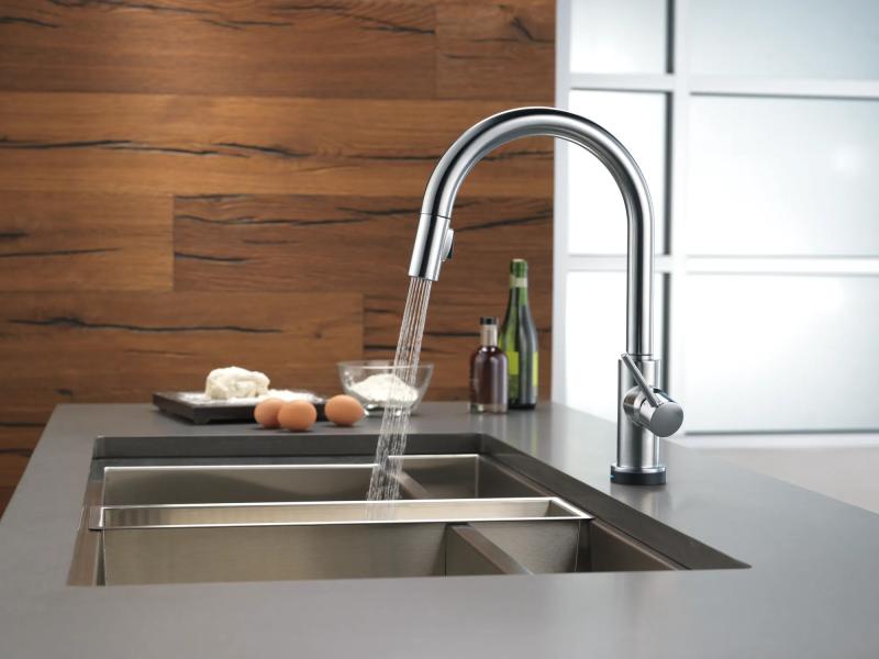DELTA Trinsic Single Handle Pull-Down Kitchen Faucet with Touch2O Technology — Arctic Stainless