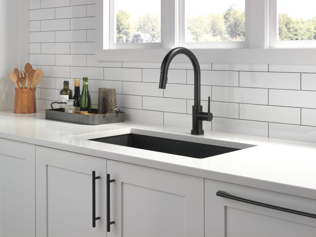DELTA Trinsic Single Handle Pull-Down Kitchen Faucet with Touch2O Technology — Matte Black