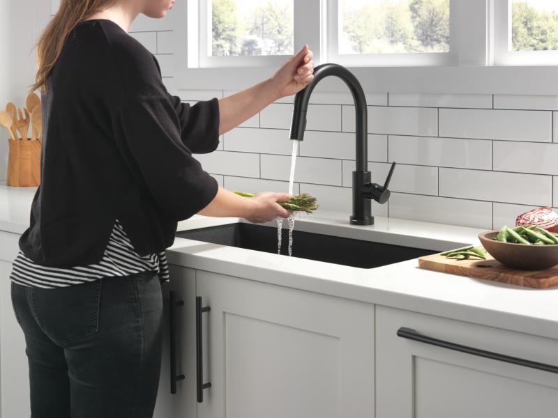 DELTA Trinsic Single Handle Pull-Down Kitchen Faucet with Touch2O Technology — Matte Black