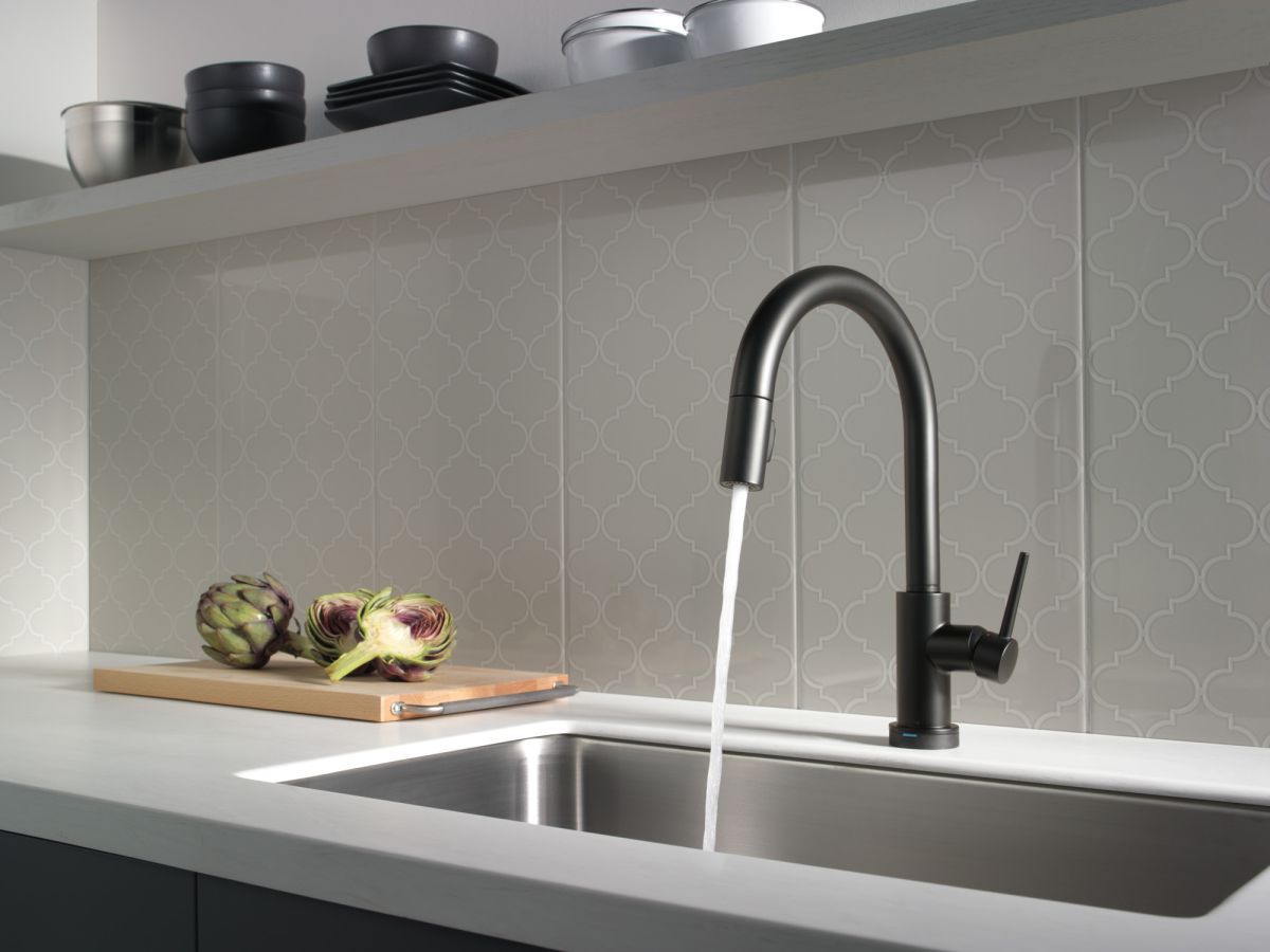 DELTA Trinsic Single Handle Pull-Down Kitchen Faucet with Touch2O Technology — Matte Black