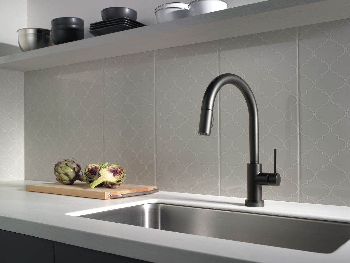DELTA Trinsic Single Handle Pull-Down Kitchen Faucet with Touch2O Technology — Matte Black