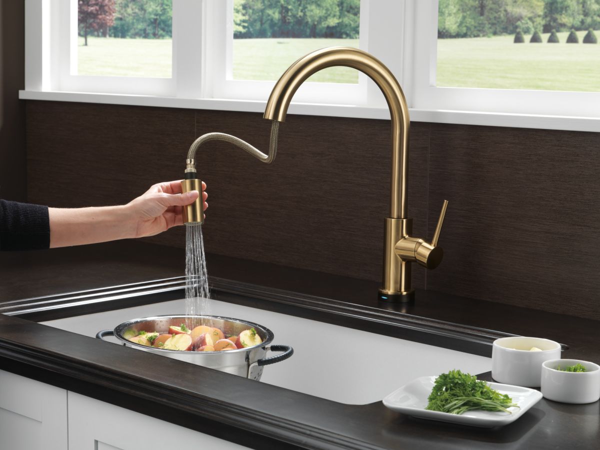 DELTA Trinsic Single Handle Pull-Down Kitchen Faucet with Touch2O Technology — Champagne Bronze