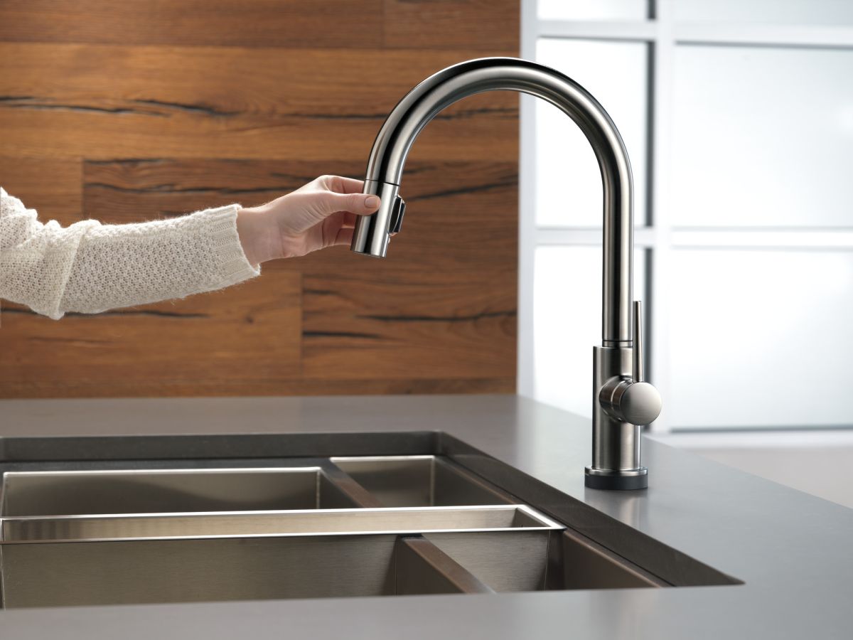 DELTA Trinsic Single Handle Pull-Down Kitchen Faucet with Touch — Black Stainless
