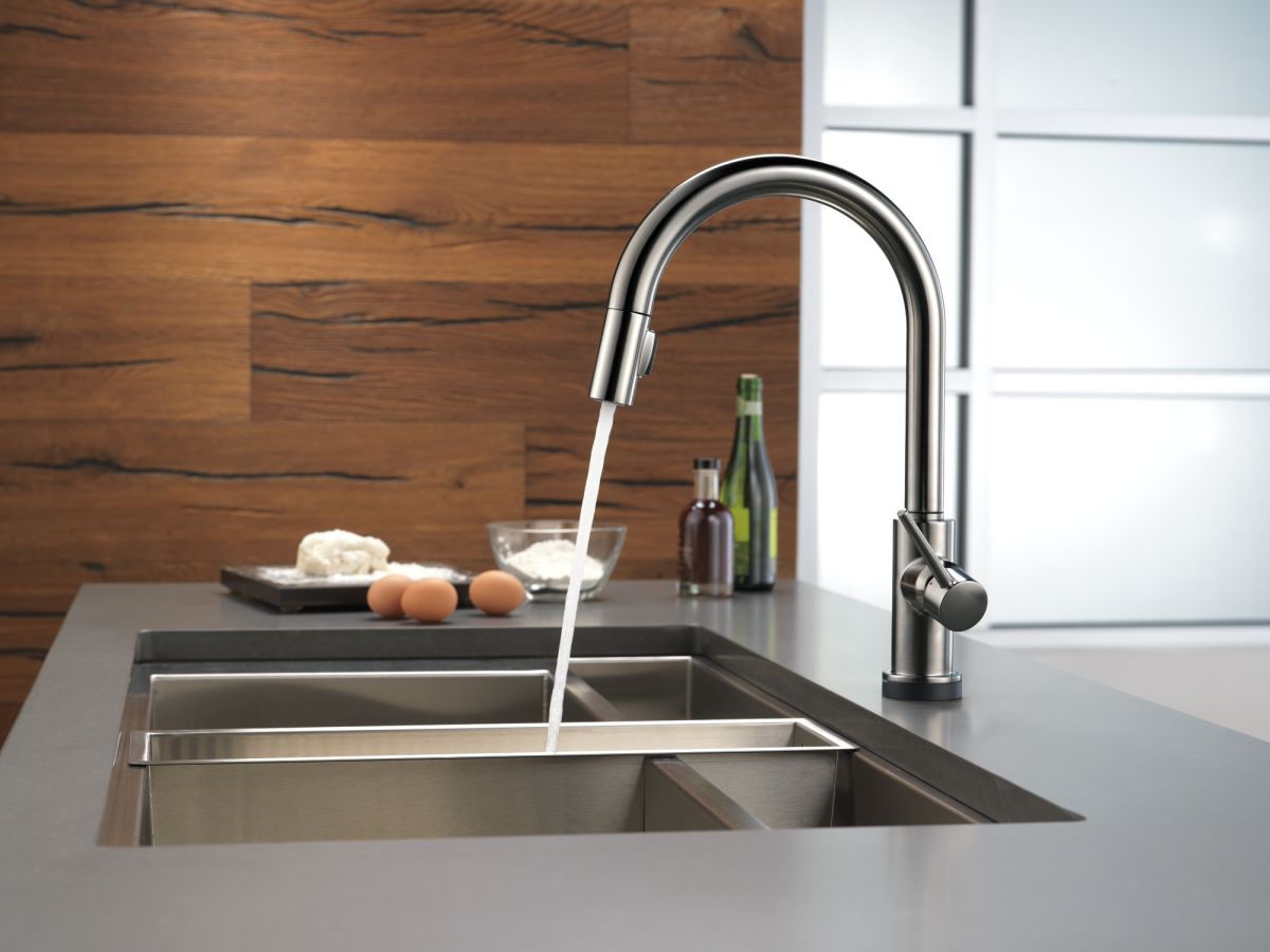 DELTA Trinsic Single Handle Pull-Down Kitchen Faucet with Touch — Black Stainless
