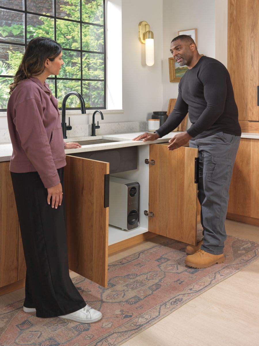 DELTA Other Contemporary Round Beverage Faucet — Matte Black