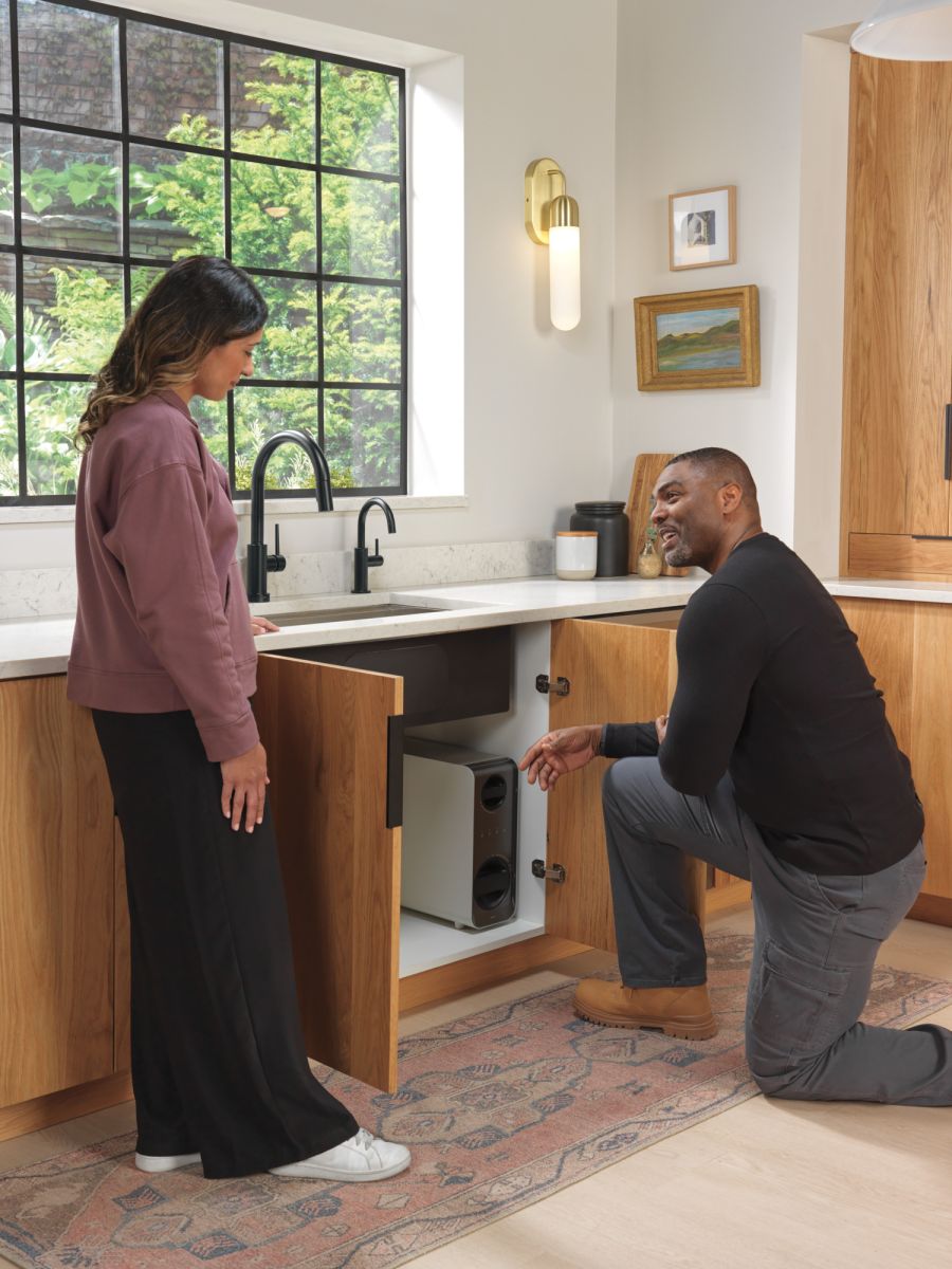 DELTA Other Contemporary Round Beverage Faucet — Matte Black