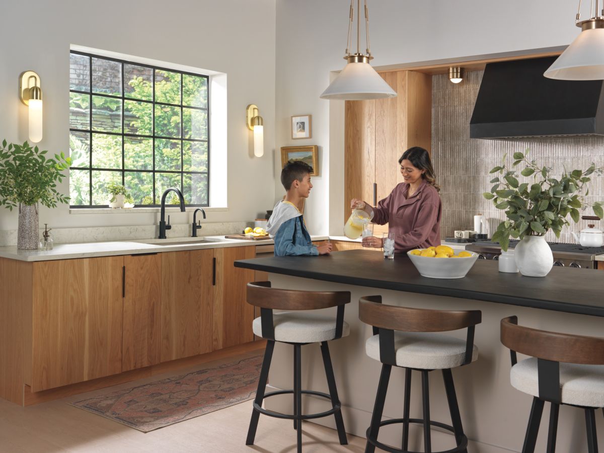 DELTA Other Contemporary Round Beverage Faucet — Matte Black