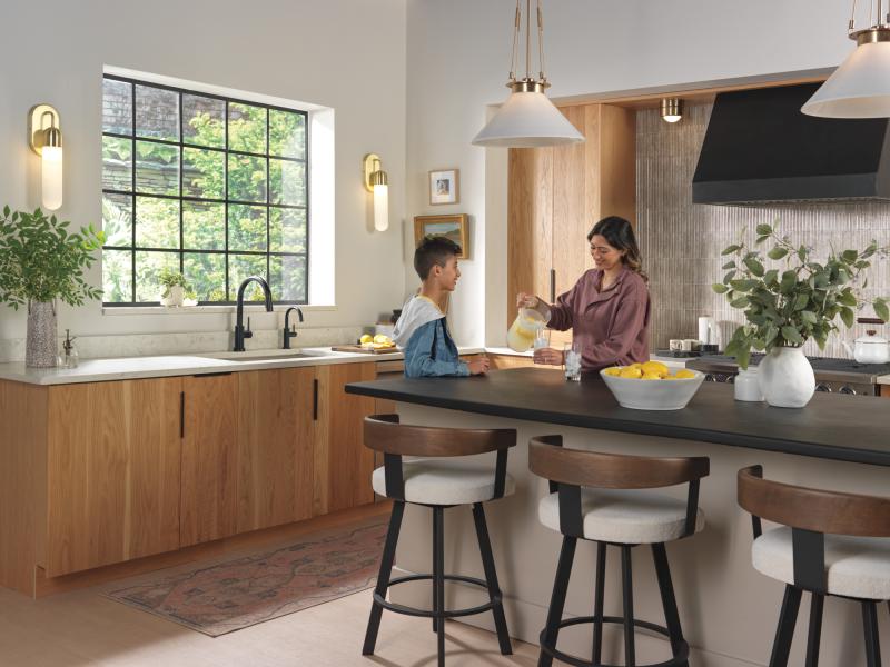 DELTA Other Contemporary Round Beverage Faucet — Matte Black