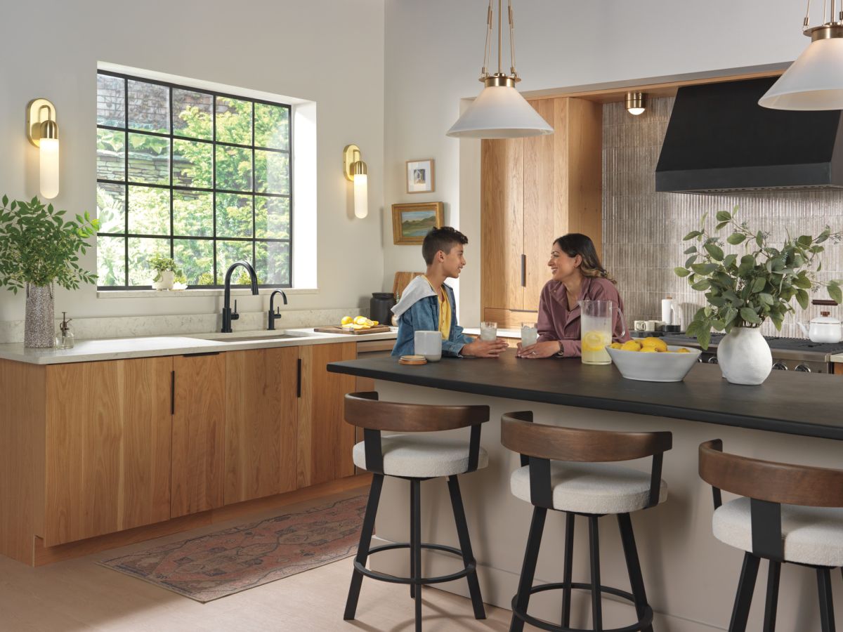 DELTA Other Contemporary Round Beverage Faucet — Matte Black