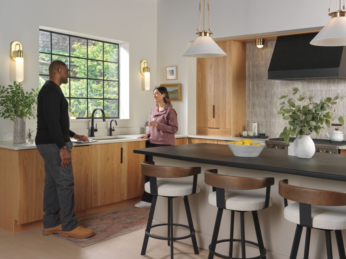 DELTA Other Contemporary Round Beverage Faucet — Matte Black