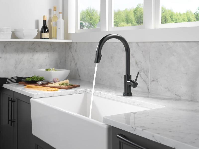 DELTA Trinsic VoiceIQ Kitchen Faucet with Touch2O Technology with Touchless Technology — Matte Black