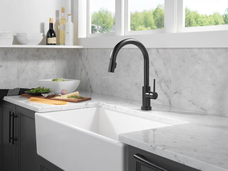 DELTA Trinsic VoiceIQ Kitchen Faucet with Touch2O Technology with Touchless Technology — Matte Black