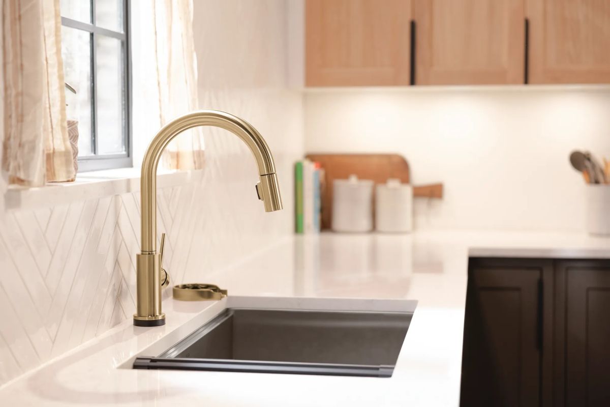 DELTA Other Metal Glass Rinser — Champagne Bronze