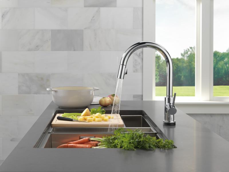 DELTA Trinsic VoiceIQ Kitchen Faucet with Touch2O Technology with Touchless Technology — Chrome