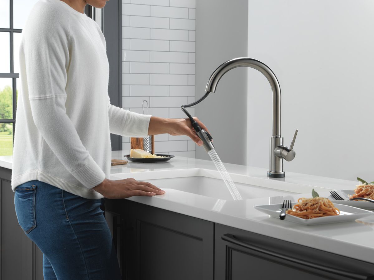 DELTA Trinsic VoiceIQ Kitchen Faucet with Touch2O Technology with Touchless Technology — Black Stainless