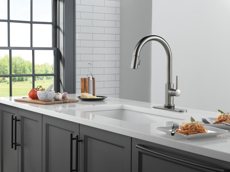 DELTA Trinsic VoiceIQ Kitchen Faucet with Touch2O Technology with Touchless Technology — Black Stainless