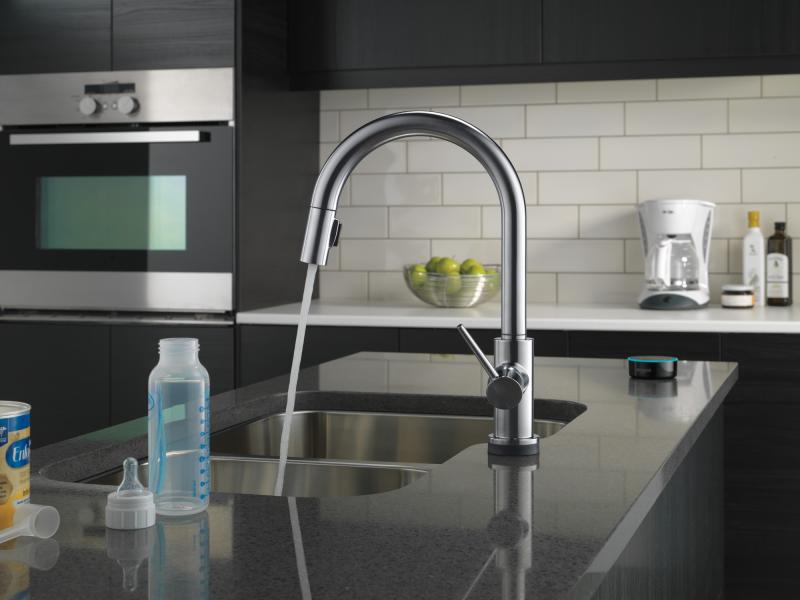 DELTA Trinsic VoiceIQ Single-Handle Pull-Down Kitchen Faucet with Touch2O Technology — Arctic Stainless