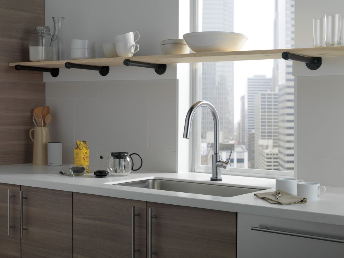 DELTA Trinsic VoiceIQ Single-Handle Pull-Down Kitchen Faucet with Touch2O Technology — Arctic Stainless