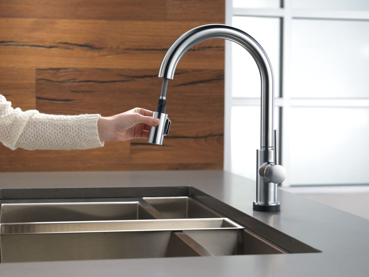 DELTA Trinsic VoiceIQ Single-Handle Pull-Down Kitchen Faucet with Touch2O Technology — Arctic Stainless