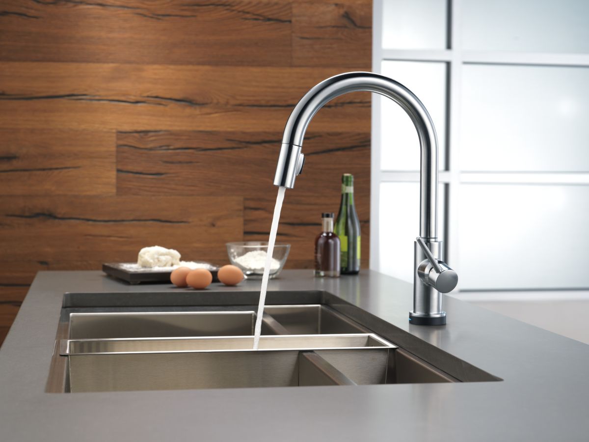 DELTA Trinsic VoiceIQ Single-Handle Pull-Down Kitchen Faucet with Touch2O Technology — Arctic Stainless