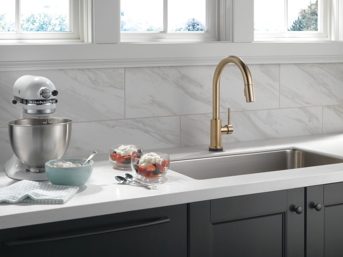 DELTA Trinsic VoiceIQ Single-Handle Pull-Down Kitchen Faucet with Touch2O Technology — Champagne Bronze