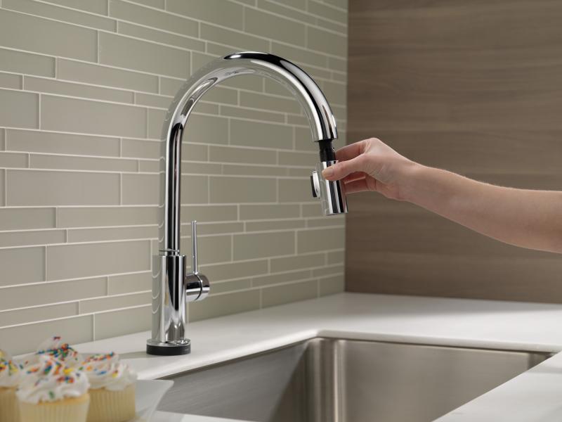 DELTA Trinsic VoiceIQ Single-Handle Pull-Down Kitchen Faucet with Touch2O Technology — Chrome