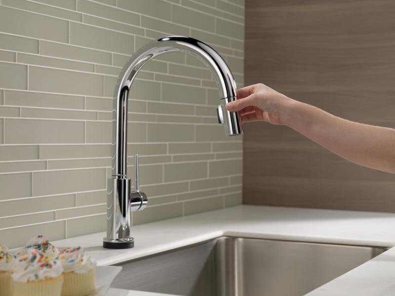 DELTA Trinsic VoiceIQ Single-Handle Pull-Down Kitchen Faucet with Touch2O Technology — Chrome