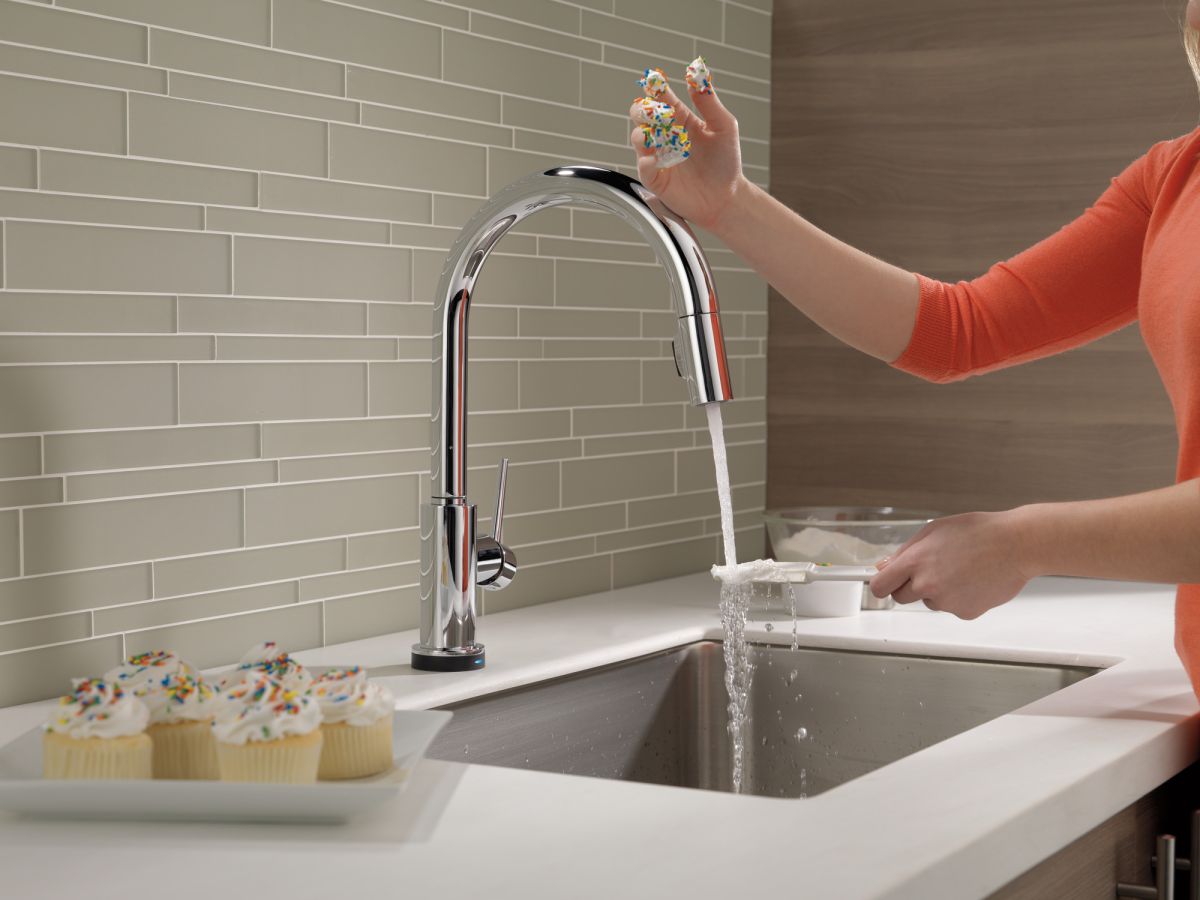 DELTA Trinsic VoiceIQ Single-Handle Pull-Down Kitchen Faucet with Touch2O Technology — Chrome
