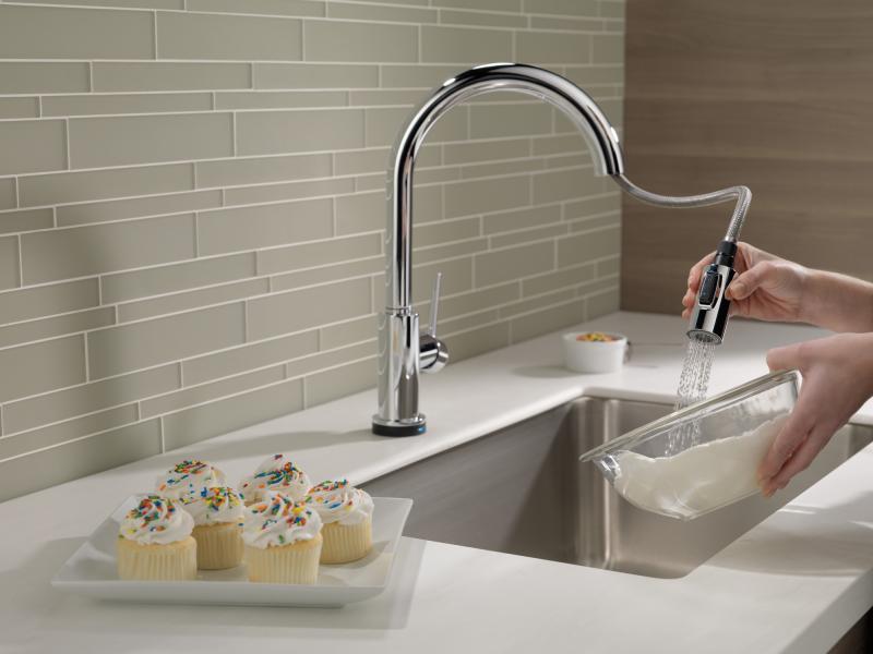 DELTA Trinsic VoiceIQ Single-Handle Pull-Down Kitchen Faucet with Touch2O Technology — Chrome