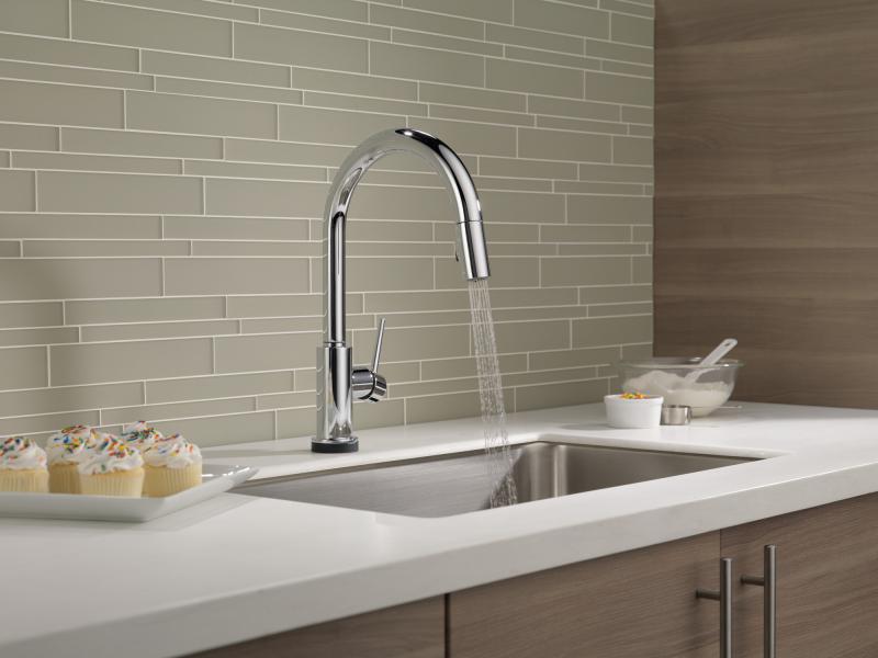 DELTA Trinsic VoiceIQ Single-Handle Pull-Down Kitchen Faucet with Touch2O Technology — Chrome