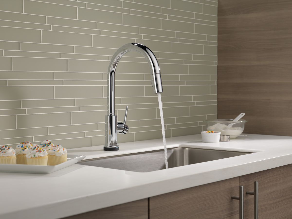 DELTA Trinsic VoiceIQ Single-Handle Pull-Down Kitchen Faucet with Touch2O Technology — Chrome