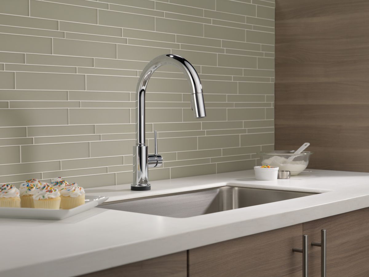 DELTA Trinsic VoiceIQ Single-Handle Pull-Down Kitchen Faucet with Touch2O Technology — Chrome