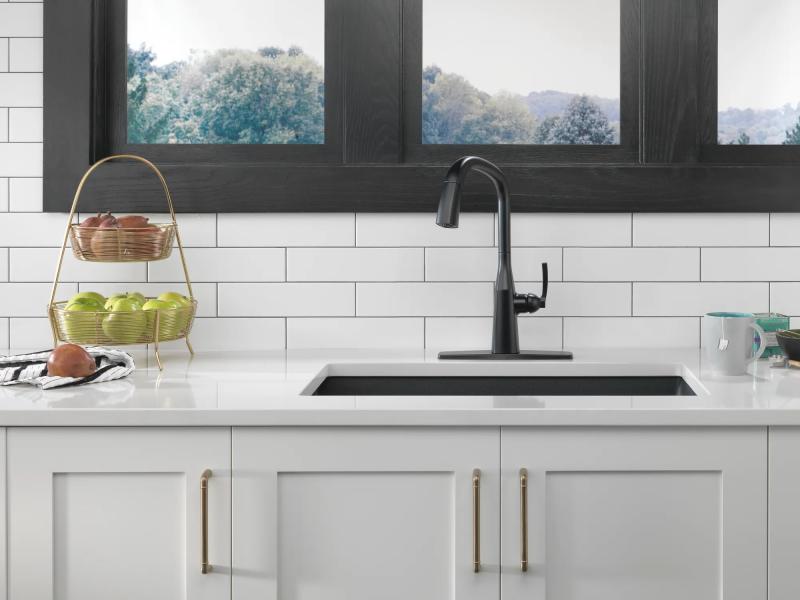 DELTA Stryke Single Handle Pull-Down Kitchen Faucet — Matte Black