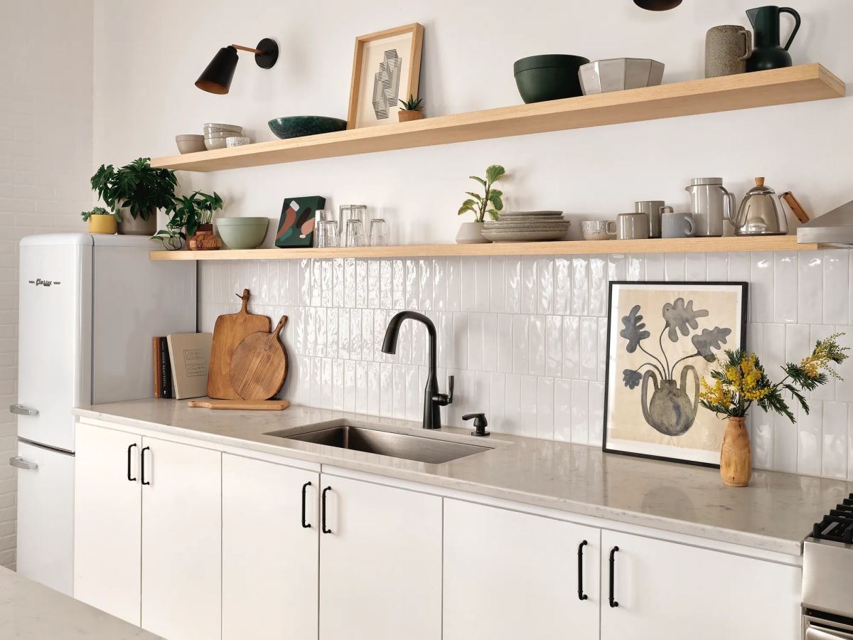 DELTA Stryke Single Handle Pull-Down Kitchen Faucet — Matte Black
