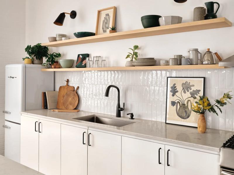 DELTA Stryke Single Handle Pull-Down Kitchen Faucet — Matte Black
